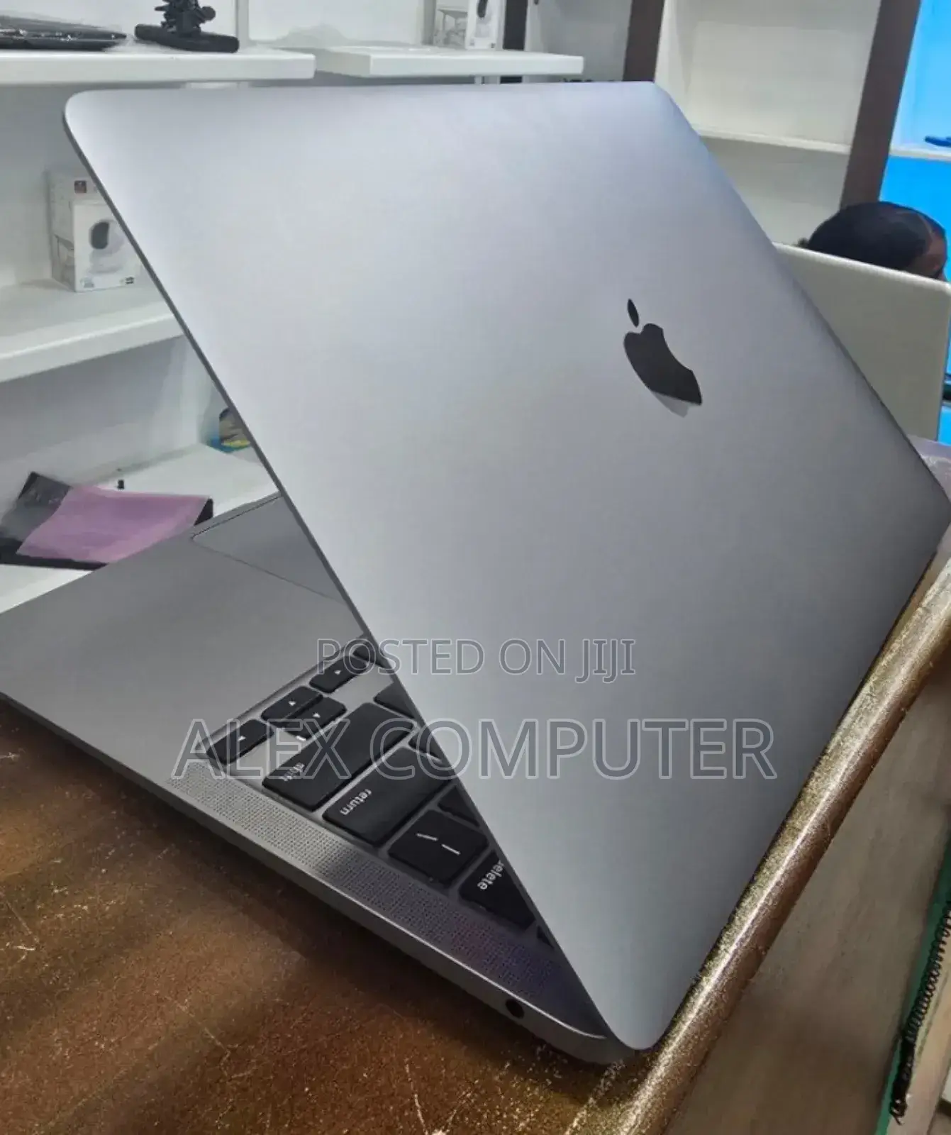 New Laptop Apple MacBook Pro 2020 M1 8GB Apple M1 SSD 256GB