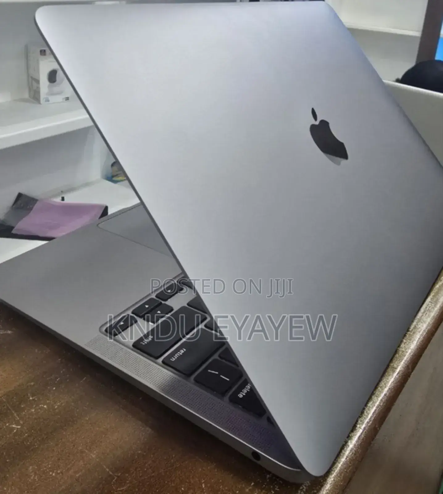 New Laptop Apple MacBook 8GB Intel Core Ultra 7 SSD 256GB