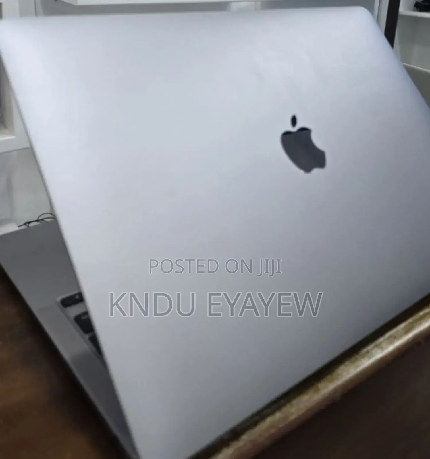 New Laptop Apple MacBook 8GB Intel Core Ultra 7 SSD 256GB