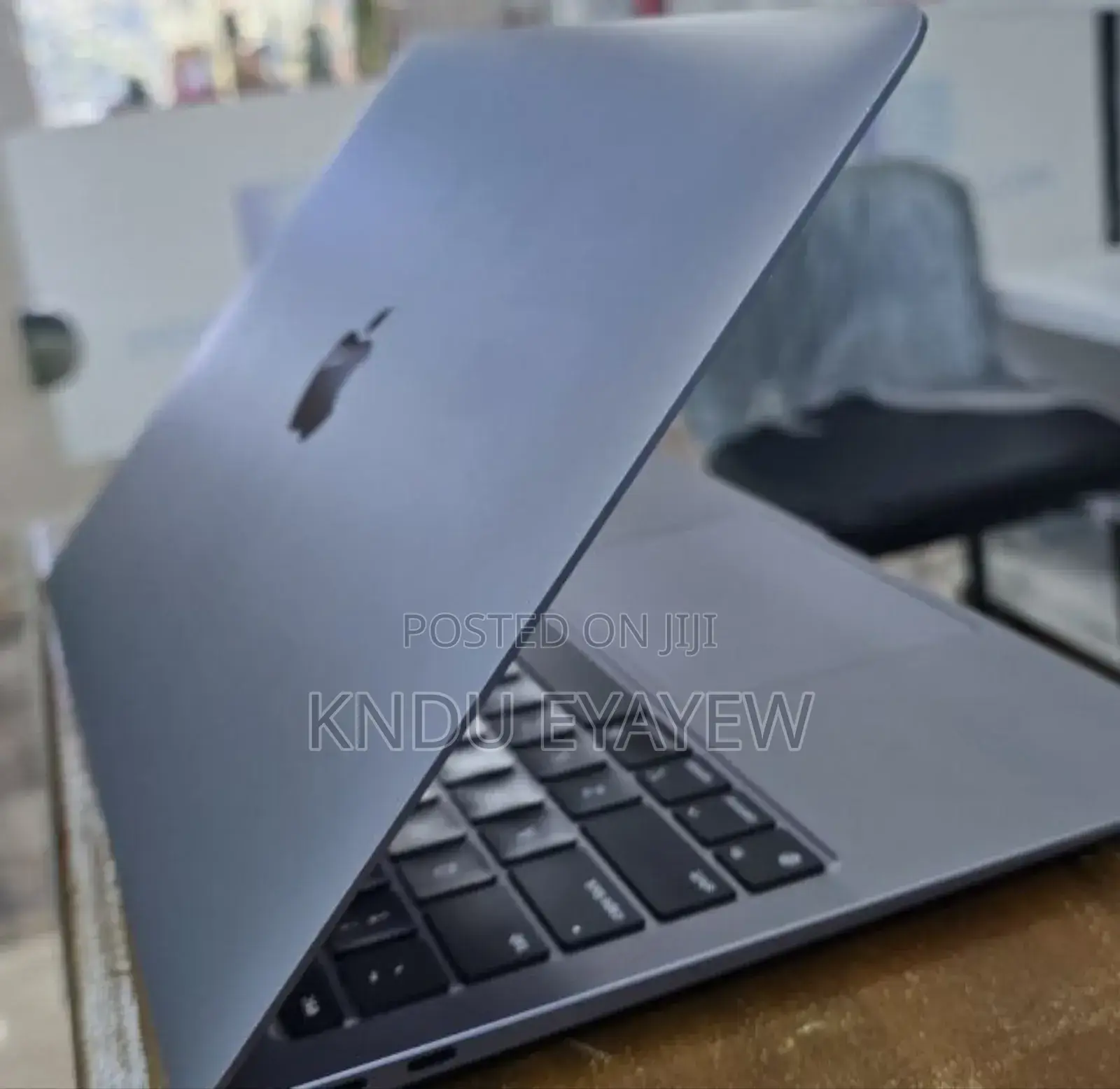 New Laptop Apple MacBook 8GB Intel Core Ultra 7 SSD 256GB