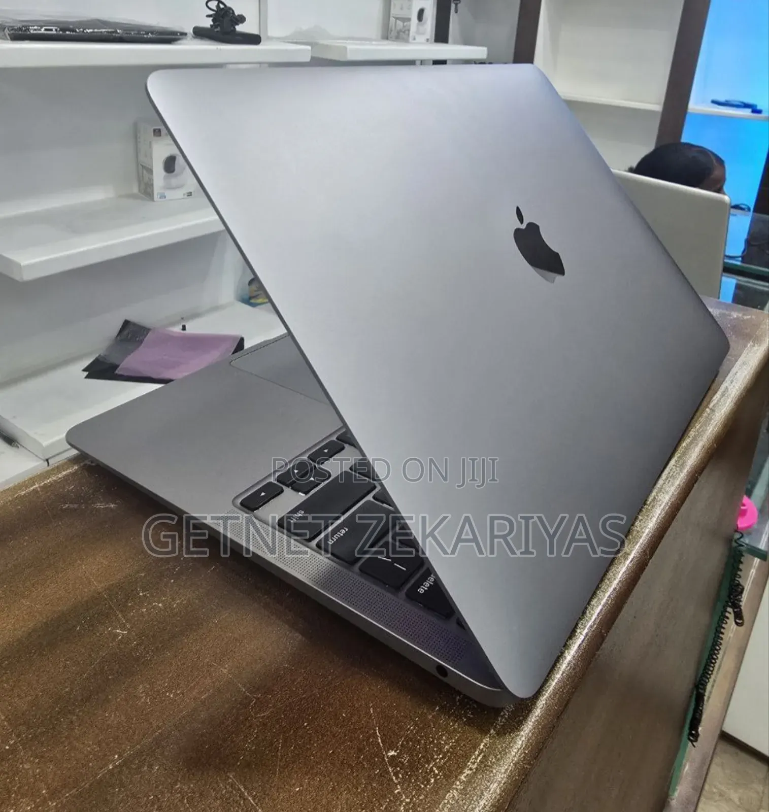 New Laptop Apple MacBook Air 2020 8GB Apple M1 SSD 256GB