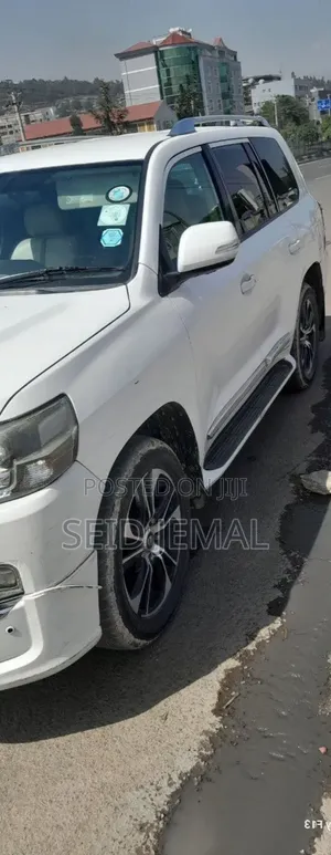 Toyota Land Cruiser 2009 White