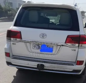 Toyota Land Cruiser 2009 White