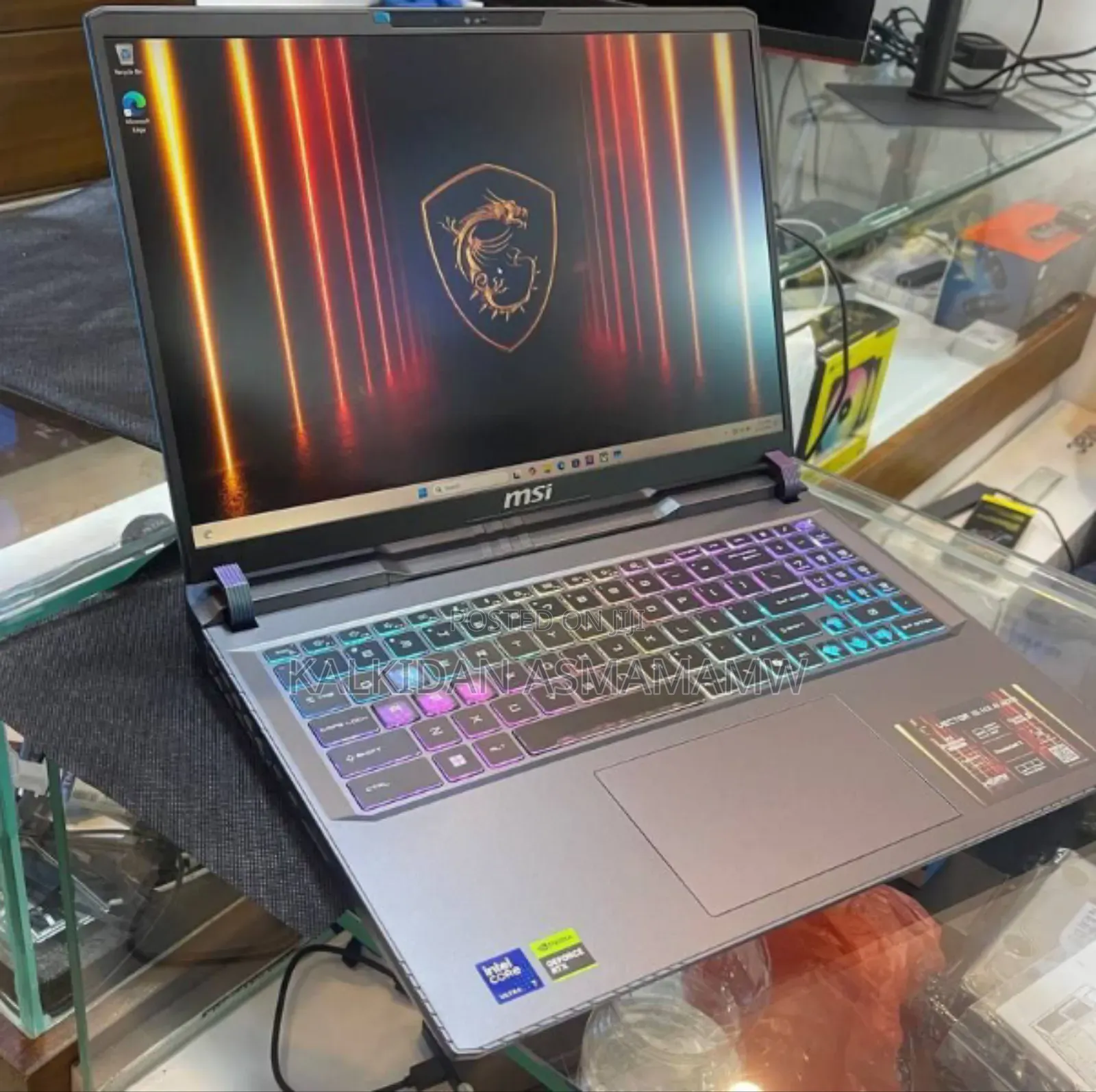 New Laptop MSI Vector 17 HX AI A2XWJG 16GB Intel Core Ultra 7 SSD 1T