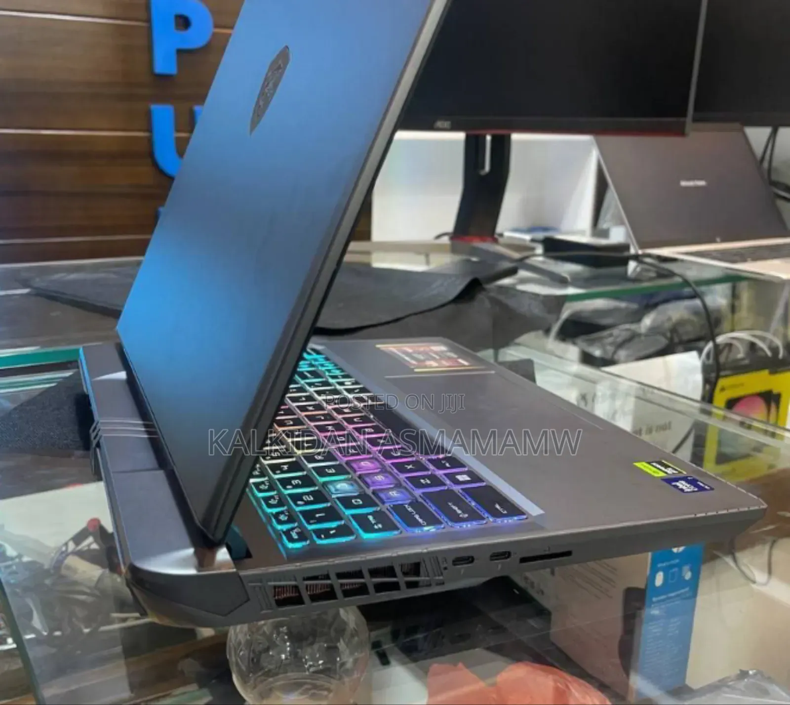 New Laptop MSI Vector 17 HX AI A2XWJG 16GB Intel Core Ultra 7 SSD 1T