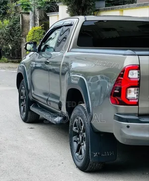 Toyota Hilux 2022 Gray