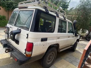 Toyota Land Cruiser 2016 White