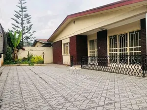 3bdrm Villa in የአያት ቪላ Old Style, Bole for sale