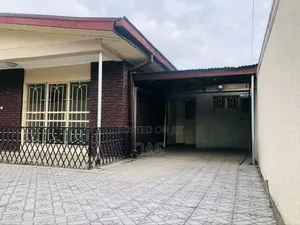 3bdrm Villa in የአያት ቪላ Old Style, Bole for sale