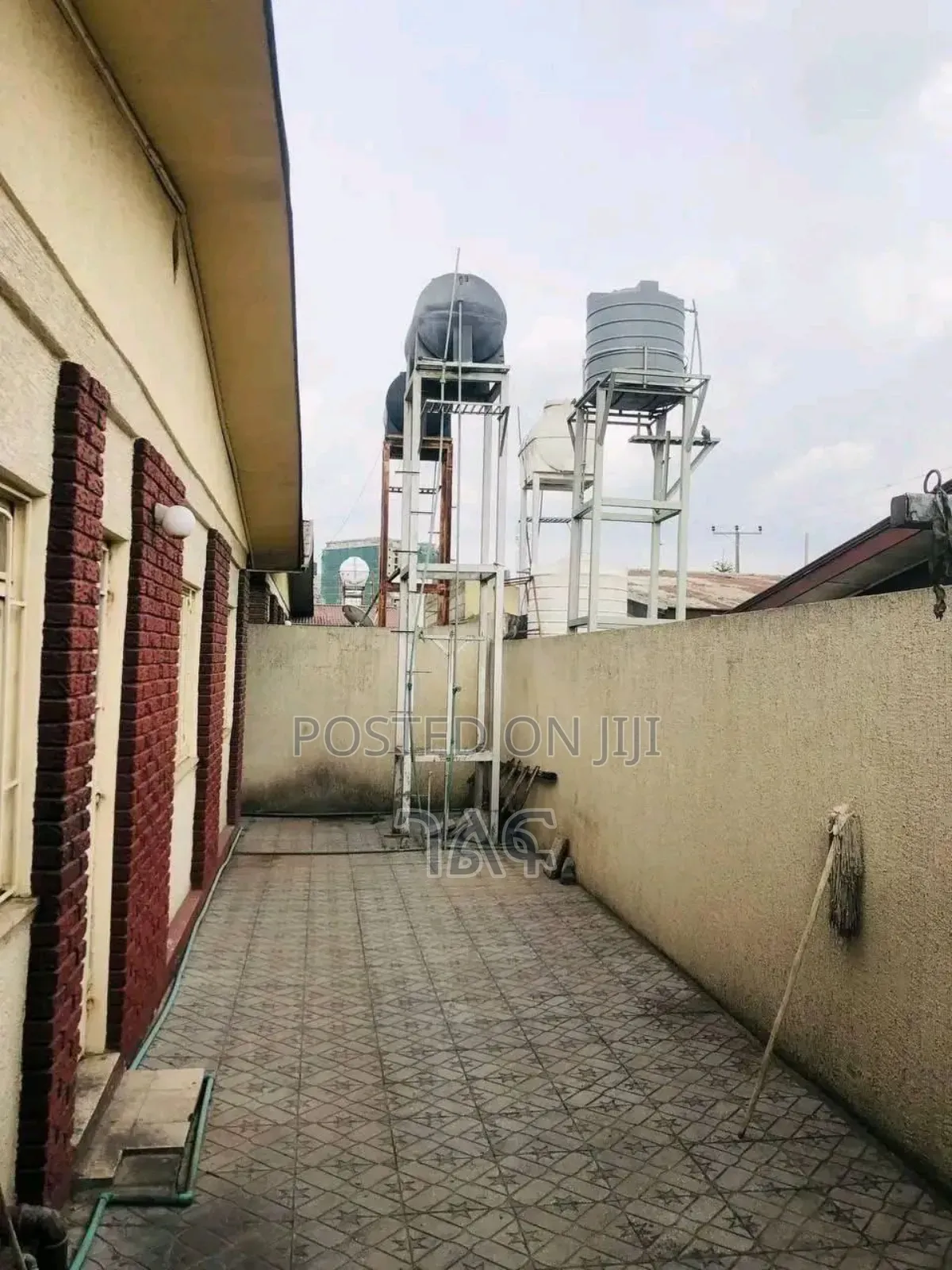 3bdrm Villa in የአያት ቪላ Old Style, Bole for sale