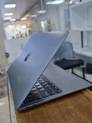 New Laptop Apple MacBook 8GB Intel Core I7 SSD 256GB