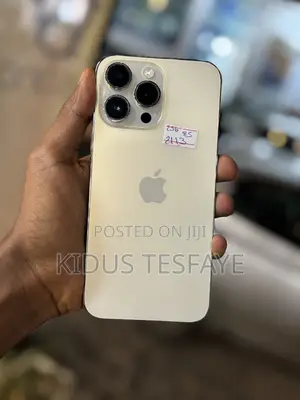 Photo - Apple iPhone 14 Pro Max 256 GB Gold