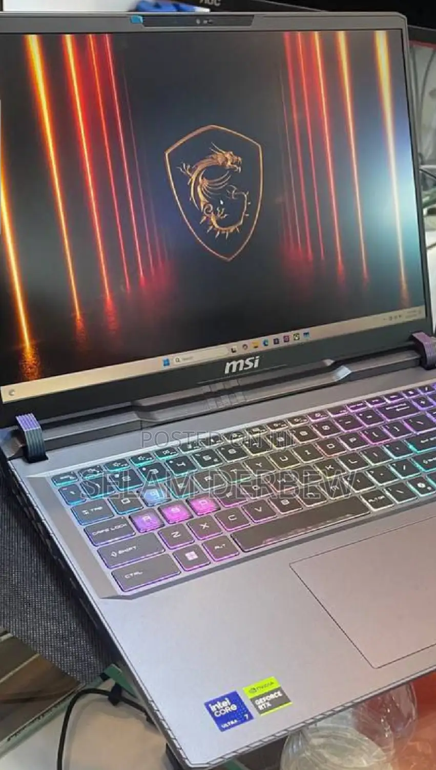 New Laptop MSI Vector 17 HX AI A2XWJG 16GB AMD Ryzen 7 SSD 1T