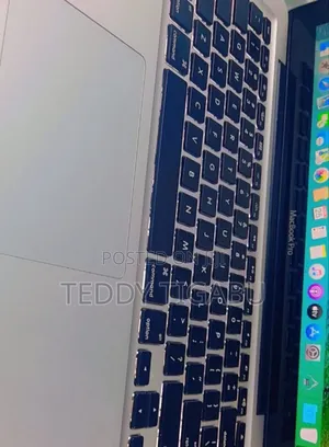 New Laptop Apple MacBook Pro 4GB Intel Core I5 HDD 500GB