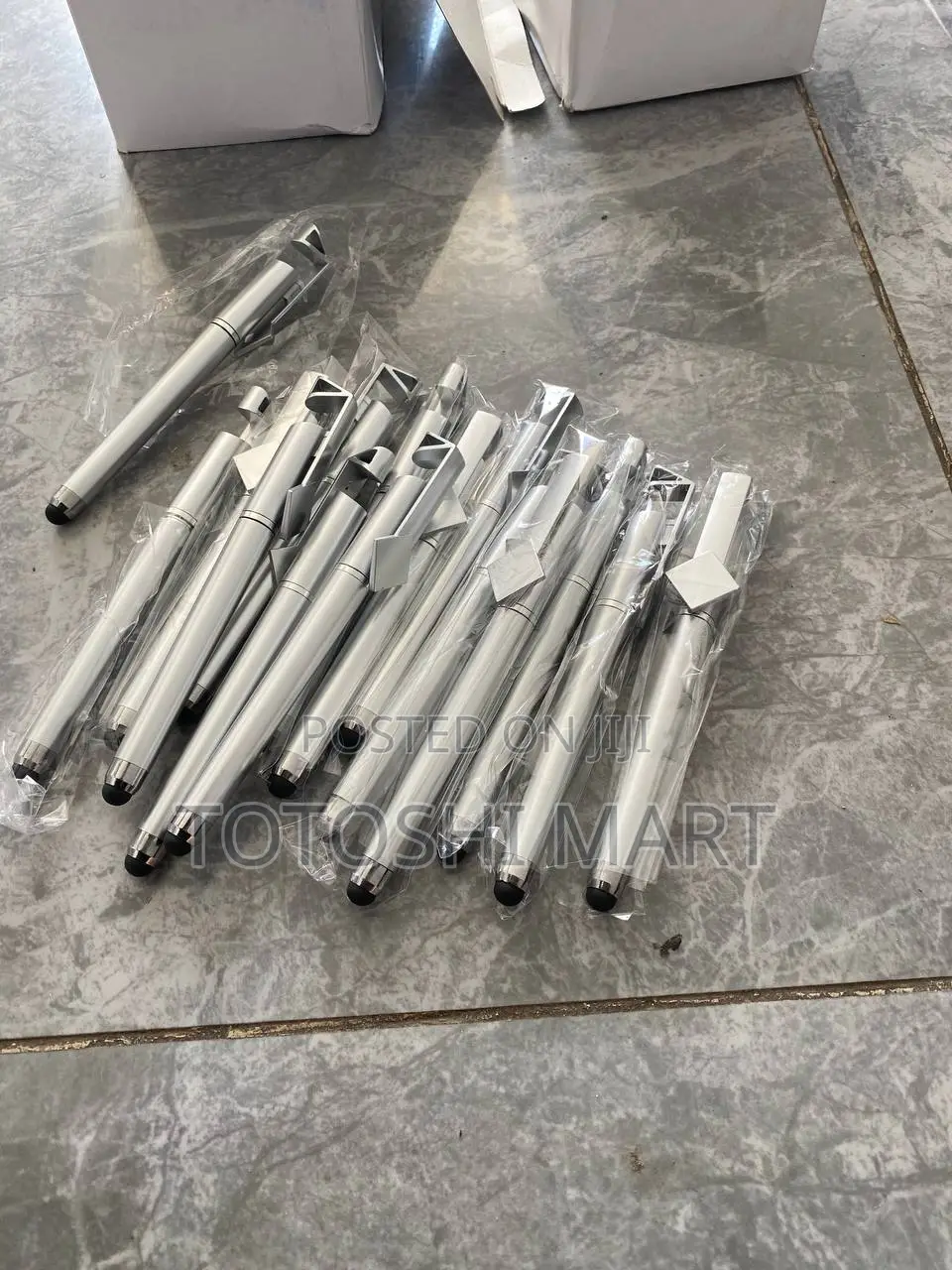 4-in-1 Multifunction Stylus Pen