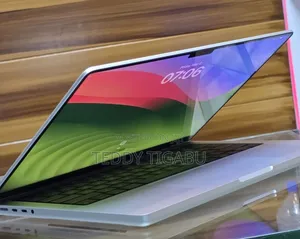 New Laptop Apple MacBook Pro 8GB SSD 512GB