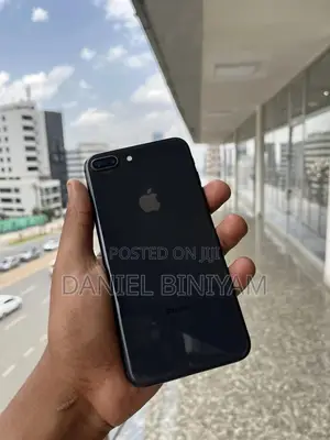 Apple iPhone 8 Plus 64 GB Black