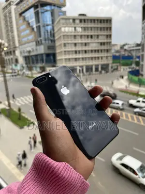 Photo - Apple iPhone 8 Plus 64 GB Black