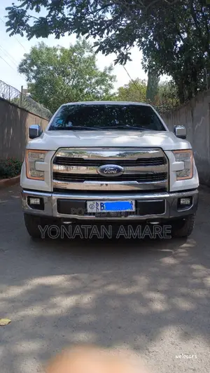 Photo - Ford F-150 2016 White