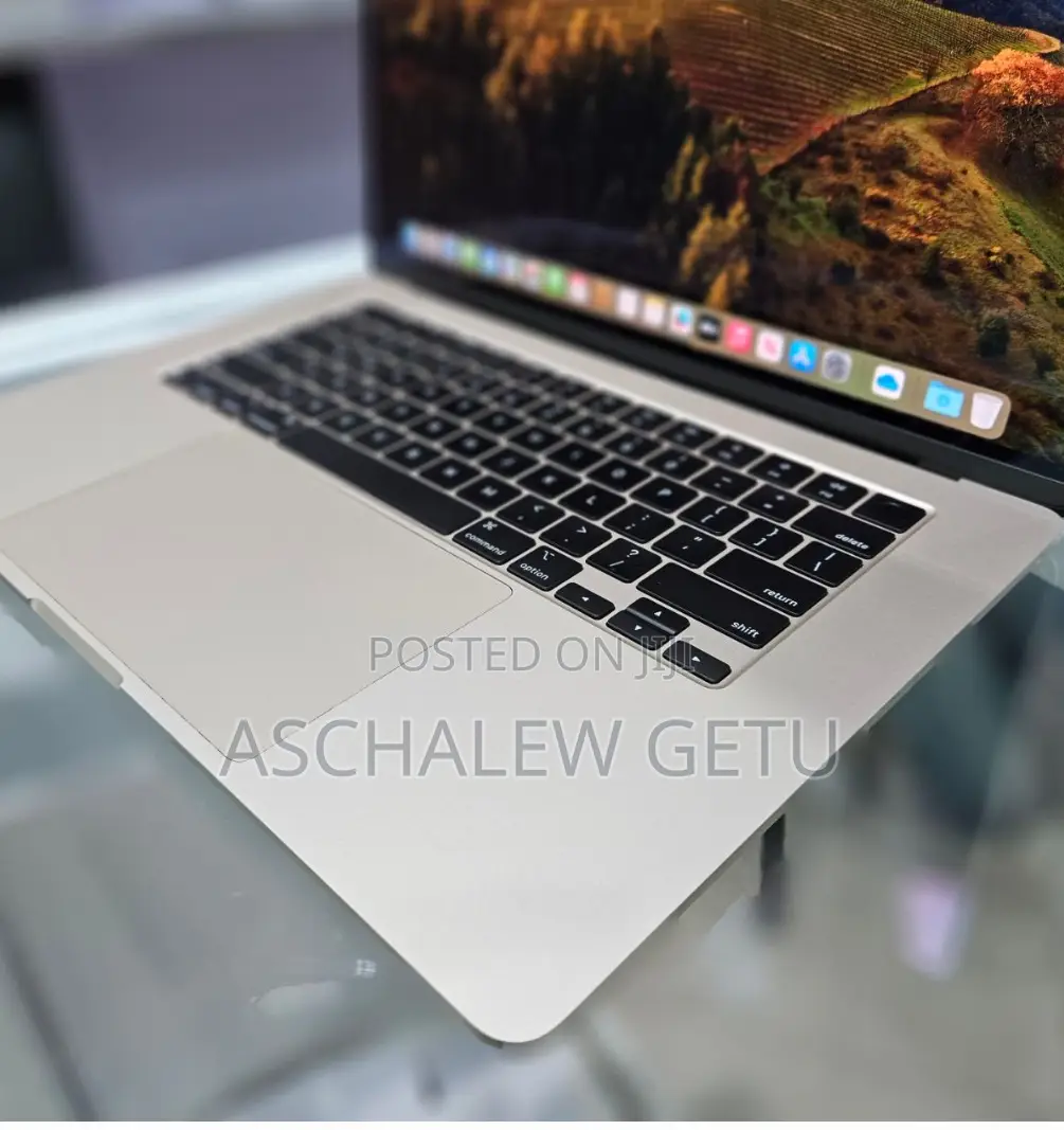 New Apple MacBook Air 2024 M3 15-Inch 8GB Intel Core M3 SSD 256GB