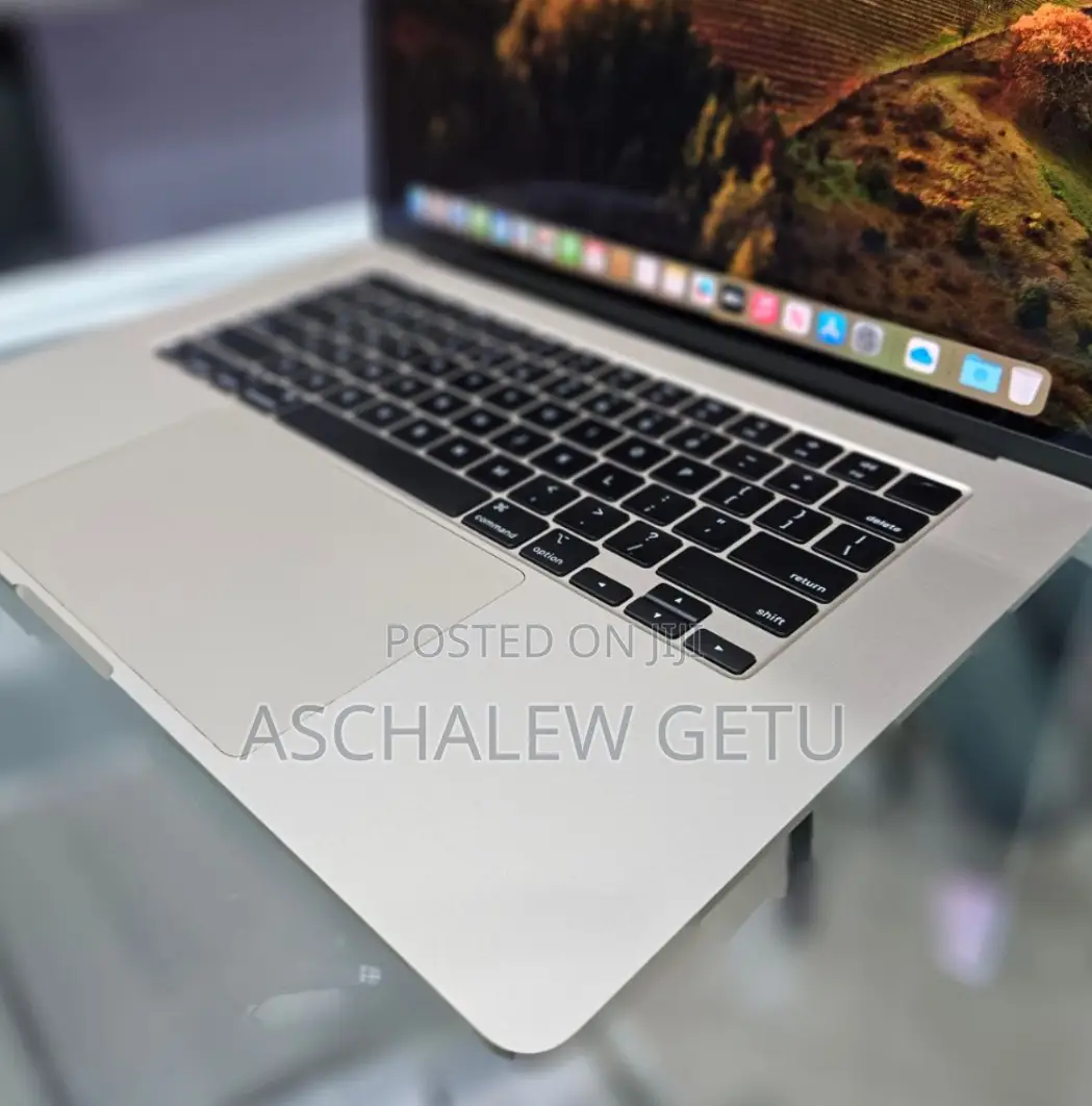 New Apple MacBook Air 2024 M3 15-Inch 8GB Intel Core M3 SSD 256GB