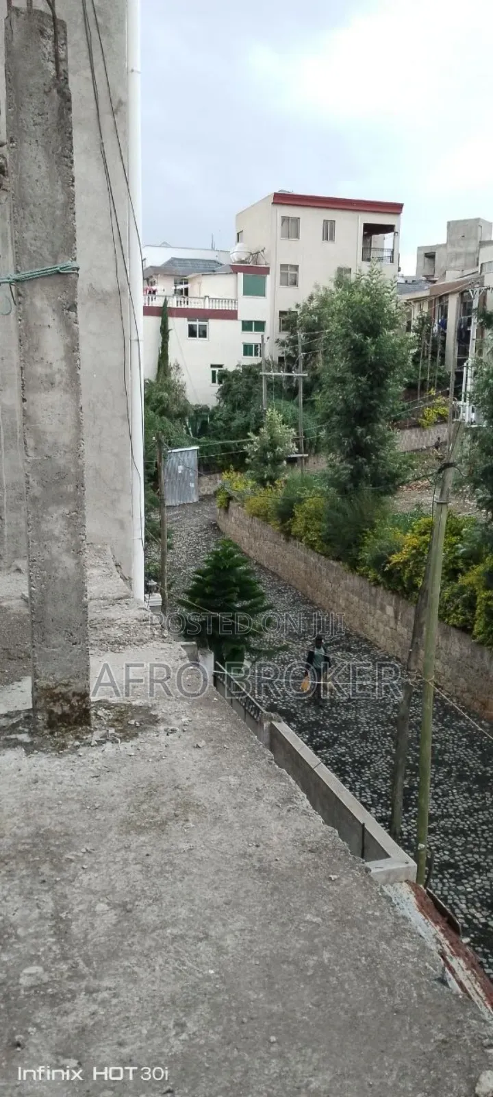 5bdrm House in ቫርኔሮ, Nifas Silk-Lafto for sale