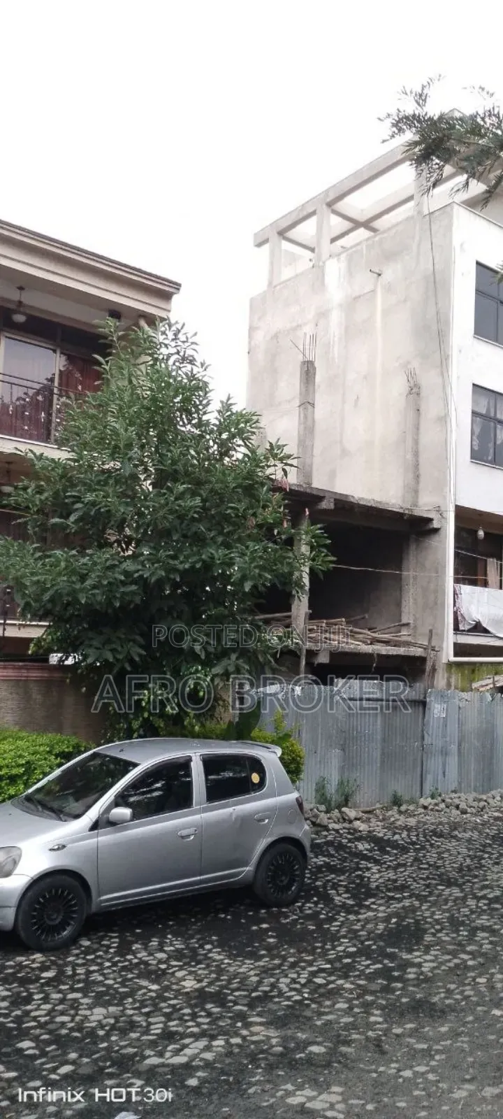 5bdrm House in ቫርኔሮ, Nifas Silk-Lafto for sale