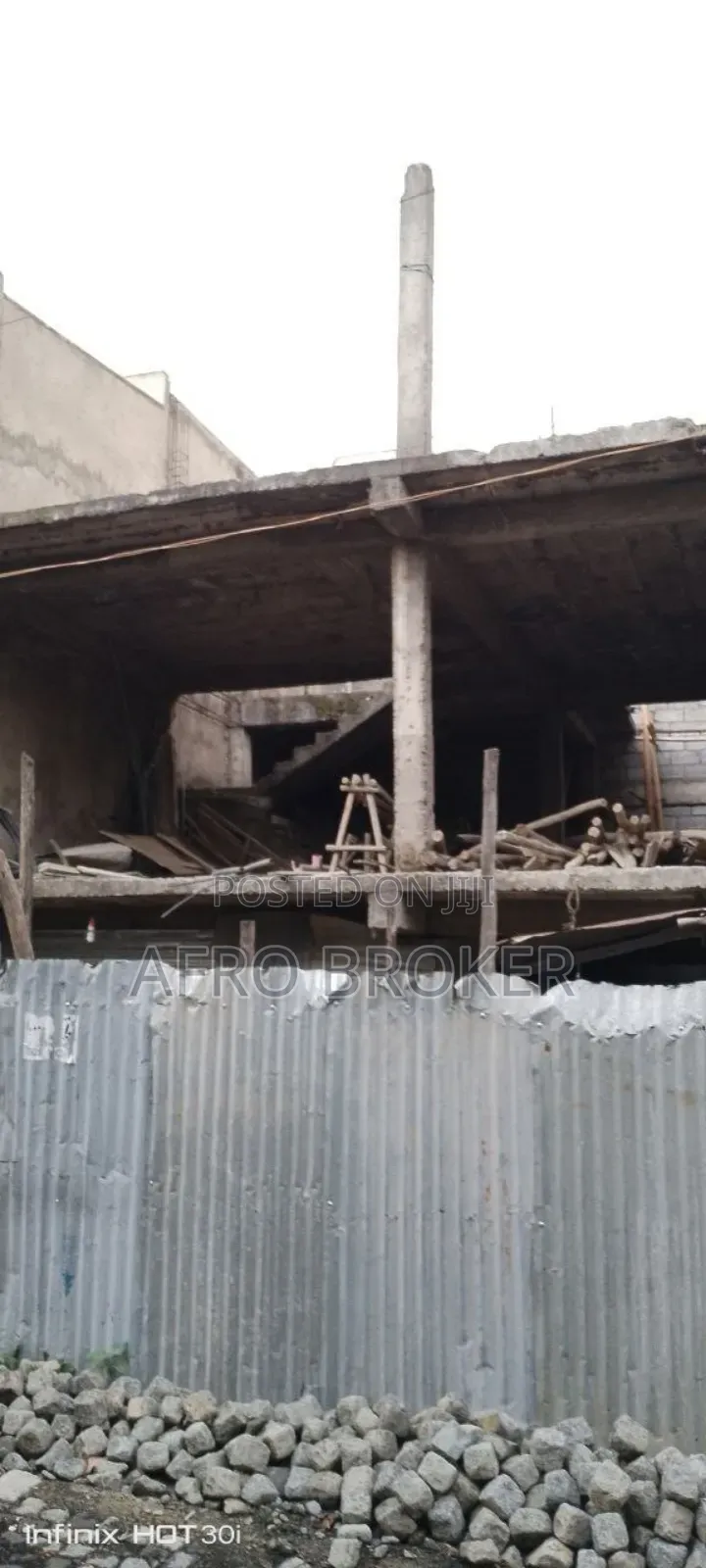 5bdrm House in ቫርኔሮ, Nifas Silk-Lafto for sale