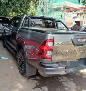 Toyota Hilux 2022 Green