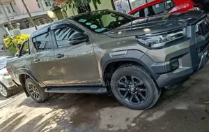 Toyota Hilux 2022 Green