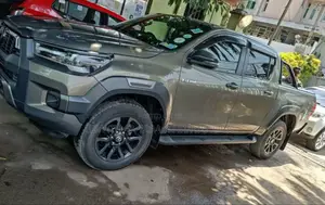 Toyota Hilux 2022 Green