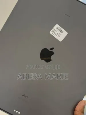 Photo - New Apple iPad Pro 12.9 (2020) 256 GB