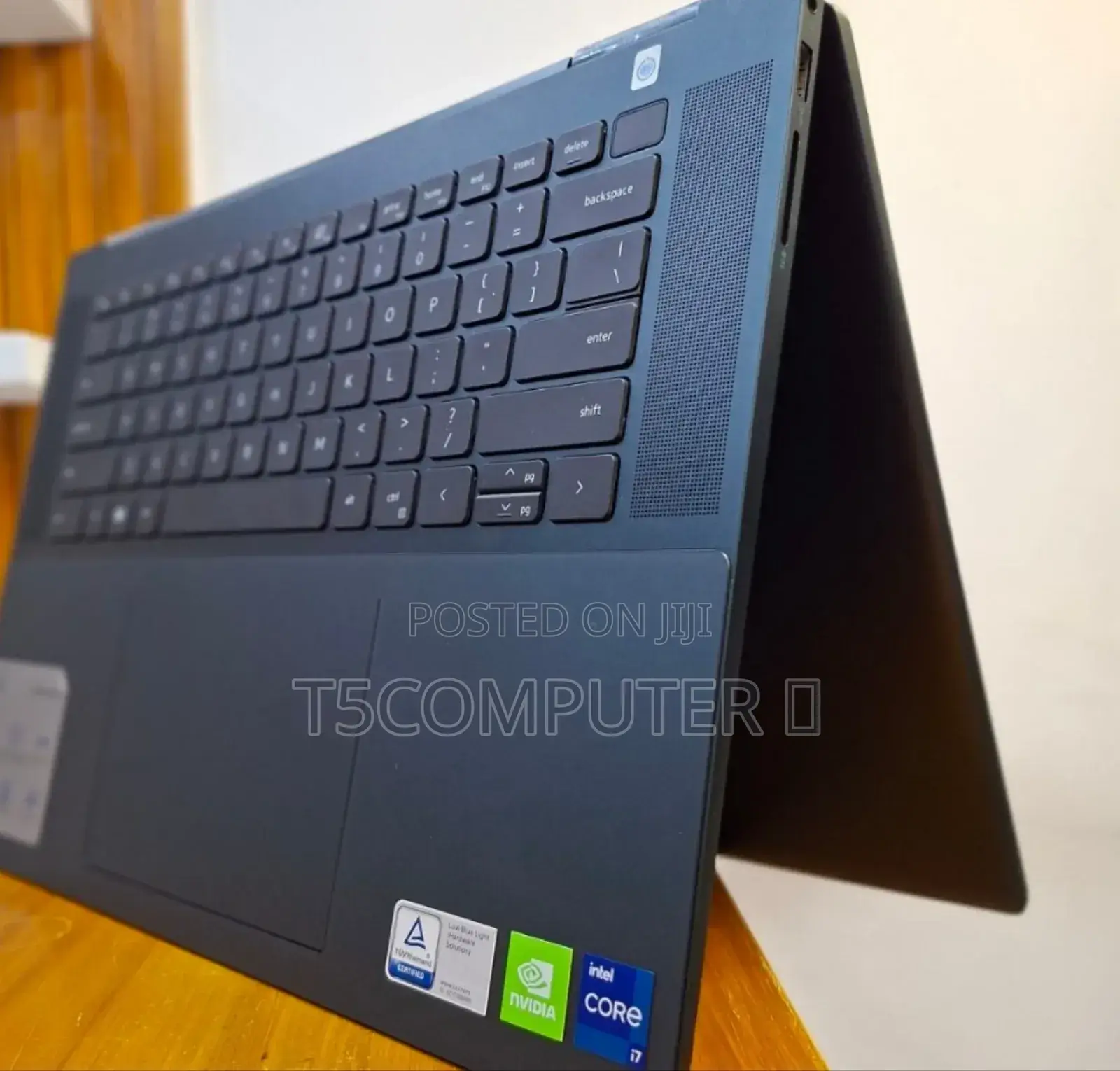 New Laptop Dell Inspiron 16 5620 16GB Intel Core i7 SSD 1T