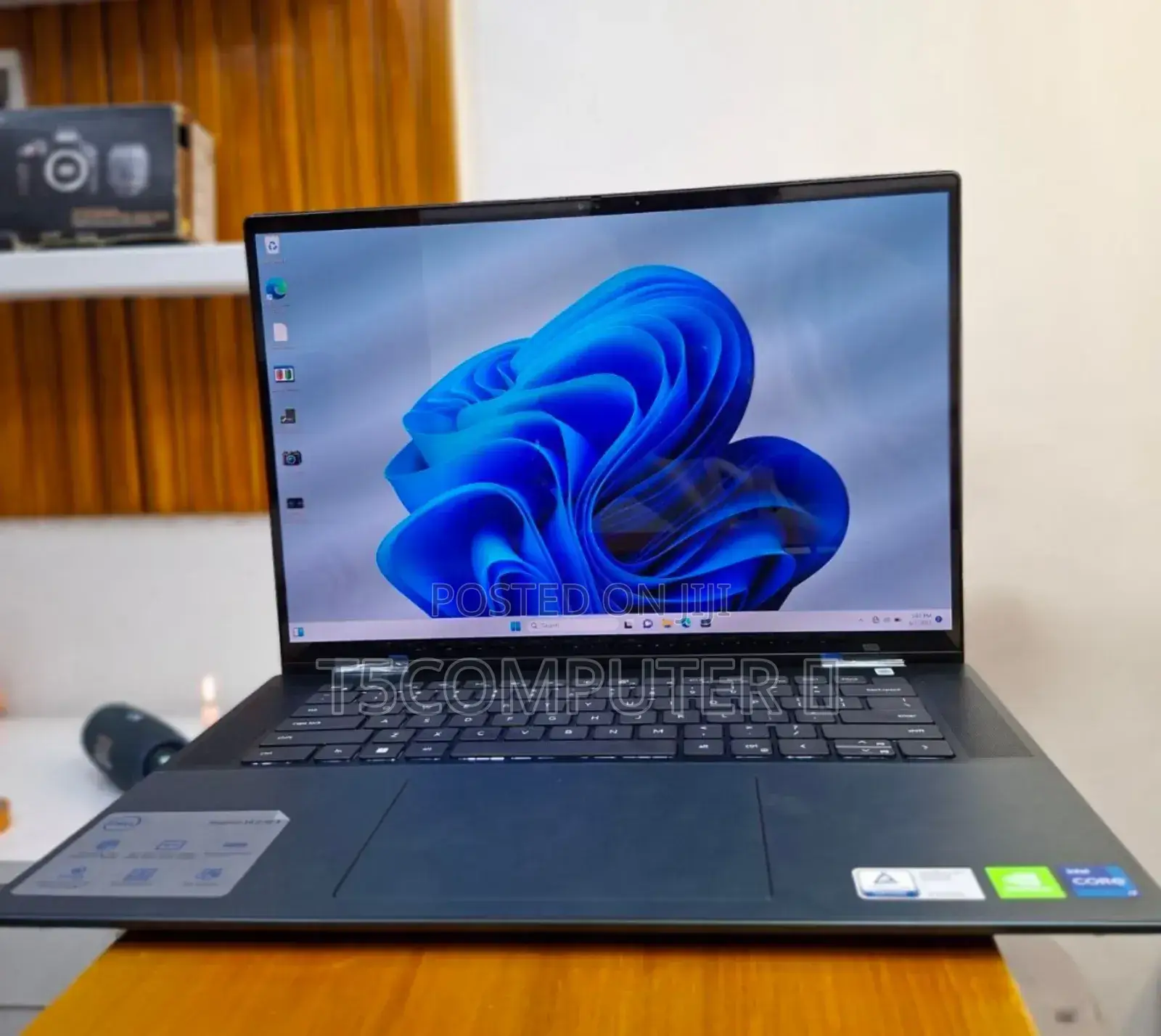 New Laptop Dell Inspiron 16 5620 16GB Intel Core i7 SSD 1T