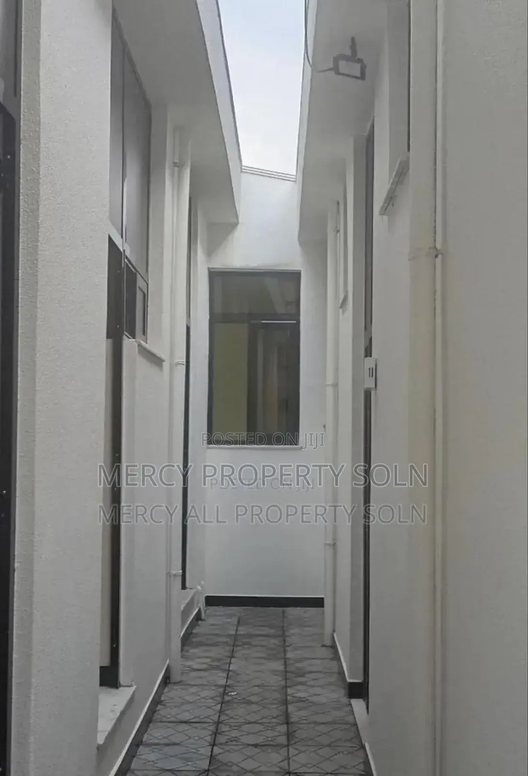 Furnished 4bdrm Villa in Bole for sale