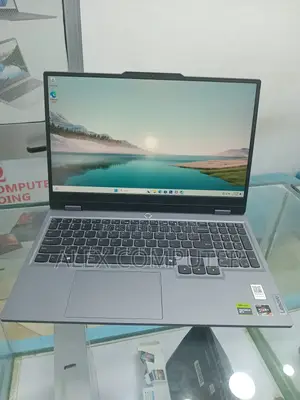 New Laptop Lenovo LOQ 15ARP9 16GB AMD Ryzen 7 SSD 512GB