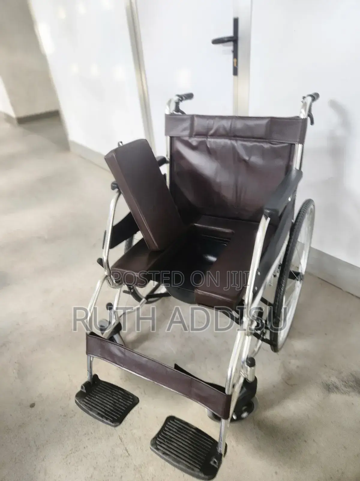 Wheelchair黨員toilet Wheelchair受到wheelchair而來wheelchair凳上poty