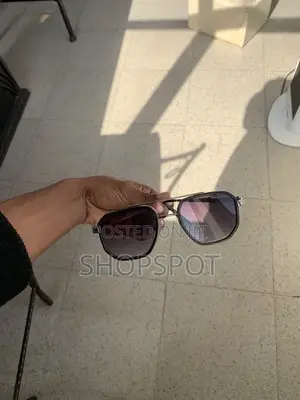 Stylish Aviator Sunglasses - Sleek Design