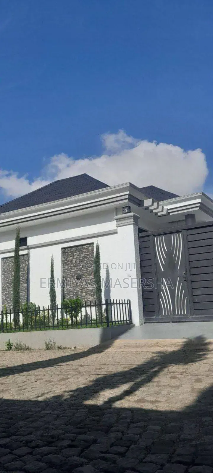 Furnished 5bdrm Villa in Yeka for sale