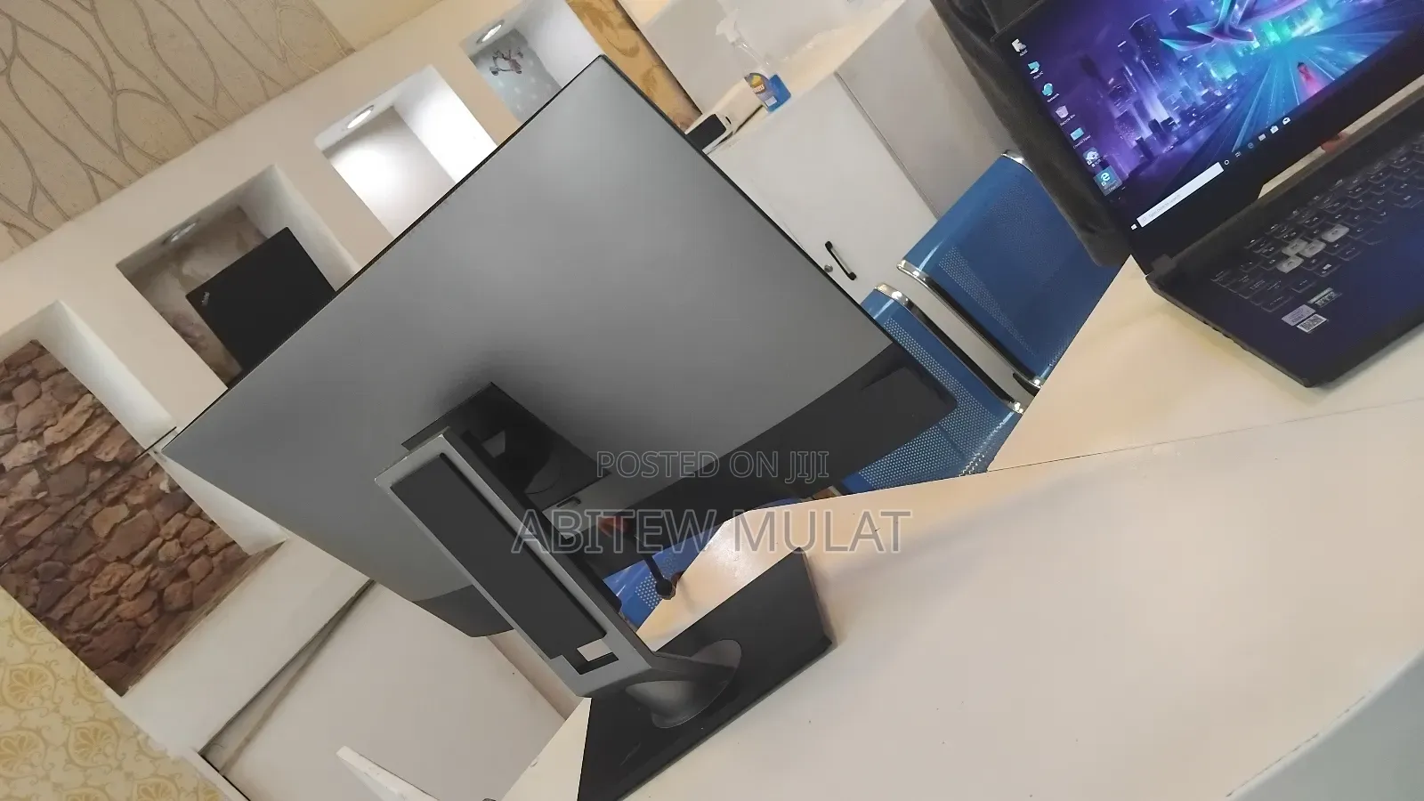 Almost New Dell 27 Inch Monitor Resolution