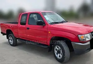 Toyota Hilux 2005 Red