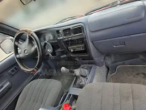 Toyota Hilux 2005 Red