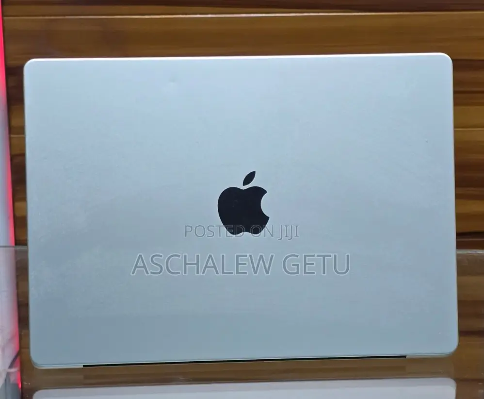 New Apple MacBook Pro 2023 M3 14-Inch 8GB Intel Core M3 SSD 512GB