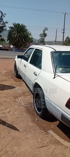 Mercedes-Benz 230E 1987 White