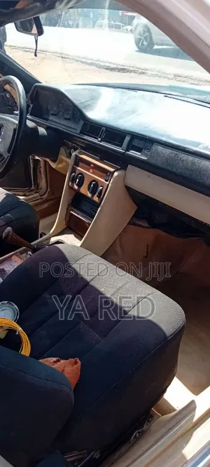 Mercedes-Benz 230E 1987 White