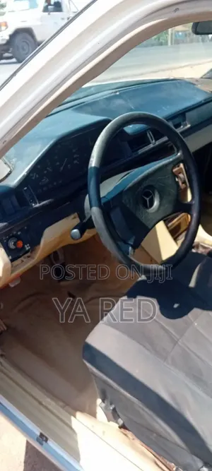 Mercedes-Benz 230E 1987 White