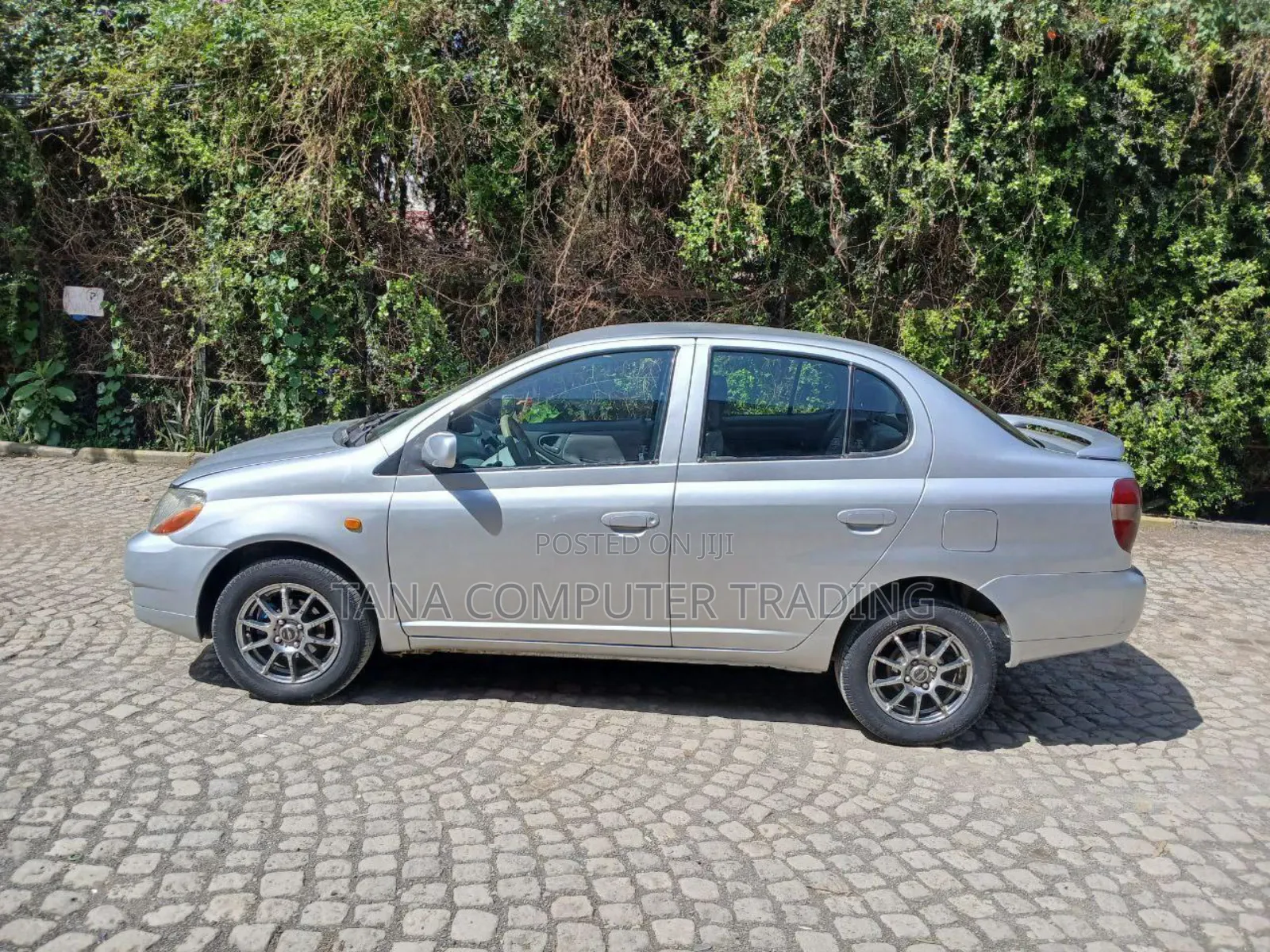 Toyota Platz 2001 Silver