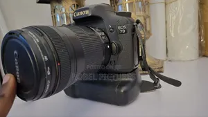 Photo - 7d. 1 Only Body Battery .Charger .2 Memory 64 Gb .Battery Grip