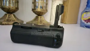 7d. 1 Only Body Battery .Charger .2 Memory 64 Gb .Battery Grip