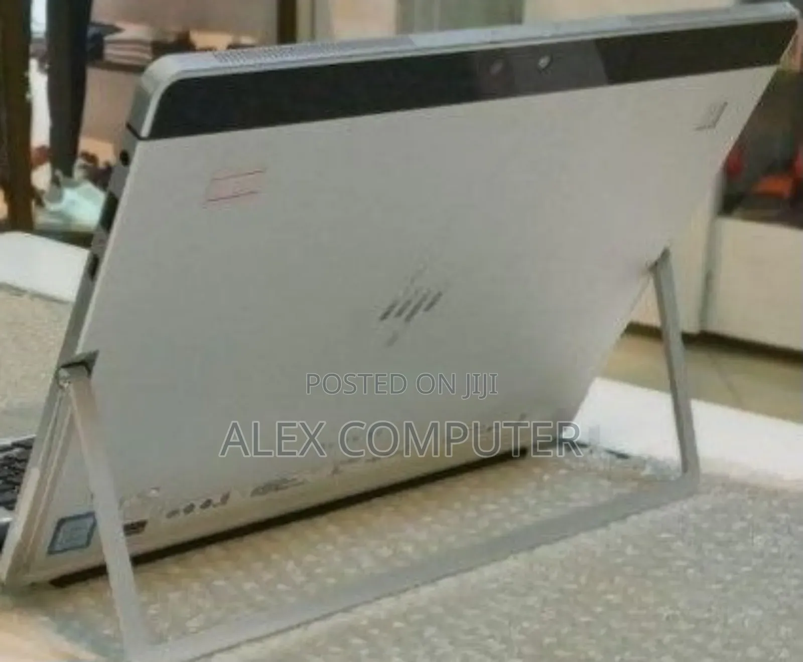 New Laptop HP X2 210 G2 8GB Intel Core I5 SSD 256GB